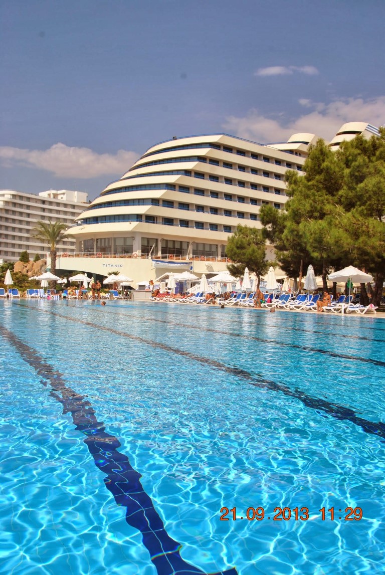 imagini hotel TITANIC LARA